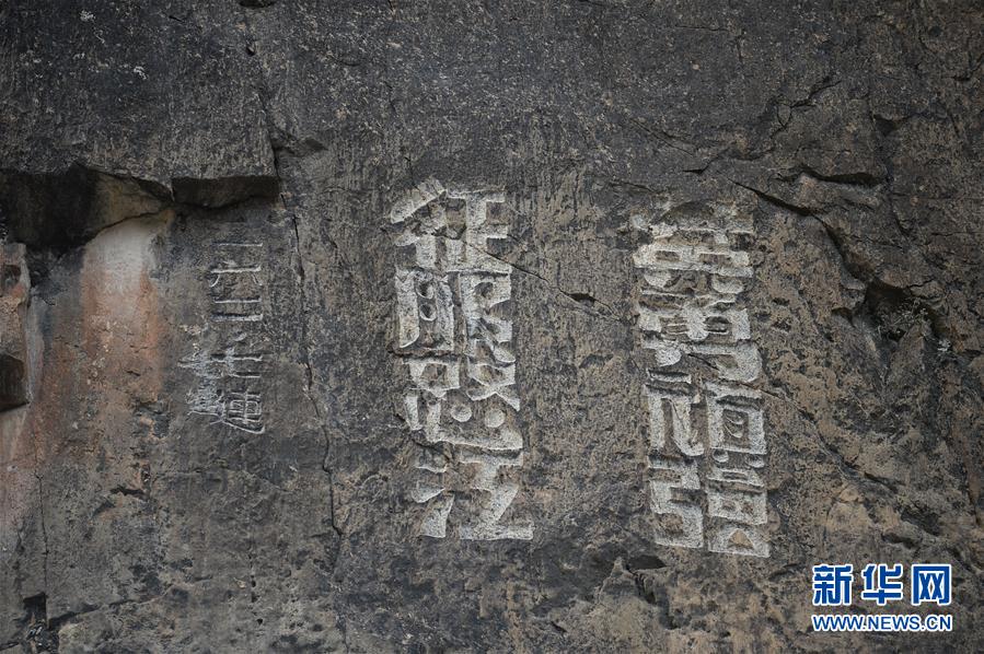 （新華全媒頭條·圖文互動）（7）格?；ㄩ_滿天路——寫在川藏公路通車65周年之際