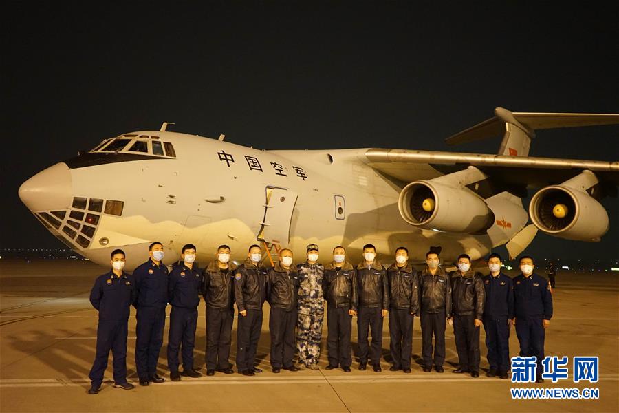 （新型肺炎疫情防控·圖文互動）（2）除夕夜，他們這樣出征——空軍軍醫大學醫療隊出征武漢疫區見聞