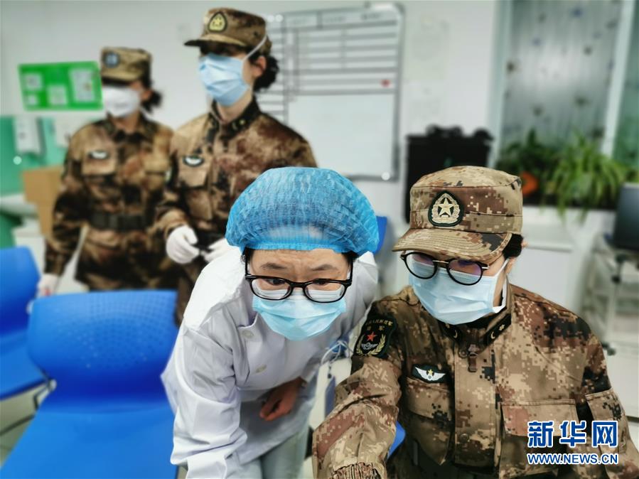 （新華全媒頭條·圖文互動）（7）新華社評論員：危難時刻，黨員干部要挺身而出——論堅決打贏疫情防控阻擊戰