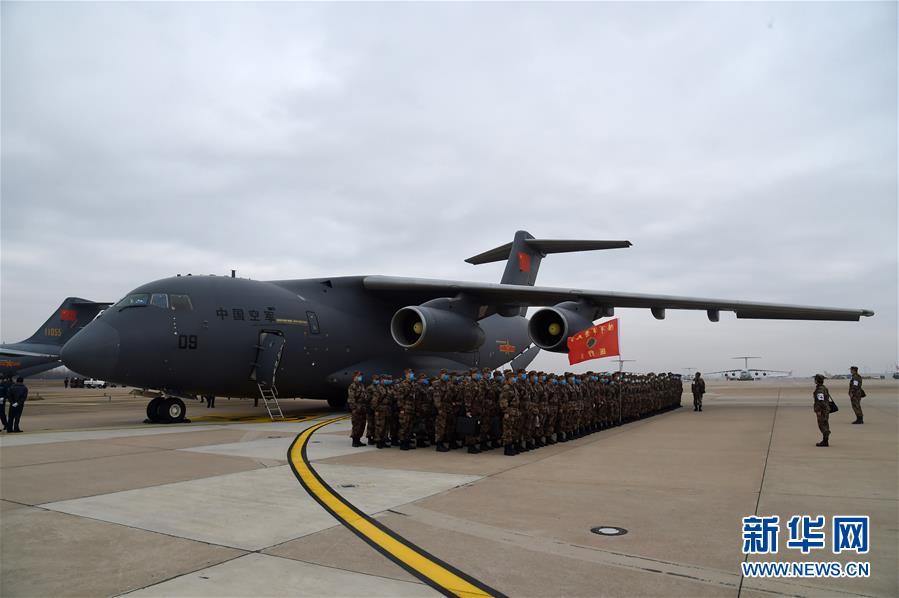 （聚焦疫情防控·圖文互動）（1）空軍出動3型11架運輸機多地同步向武漢空運醫療隊員