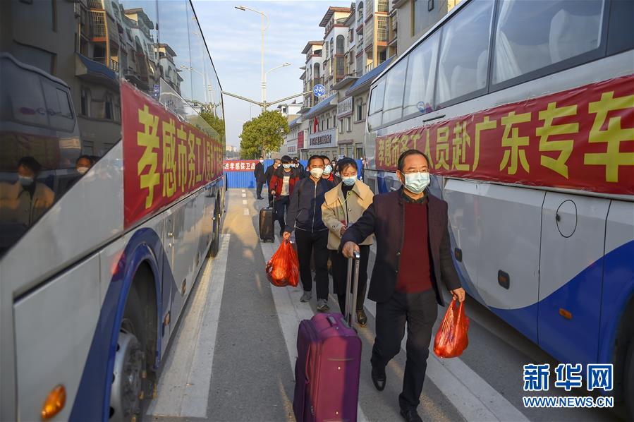 （新華全媒頭條·在習(xí)近平新時代中國特色社會主義思想指引下——新時代新作為新篇章·圖文互動）（5）同心戰(zhàn)“疫”彰顯人民至上——各地各部門貫徹落實習(xí)近平總書記重要指示精神統(tǒng)籌推進(jìn)疫情防控和經(jīng)濟(jì)社會發(fā)展 