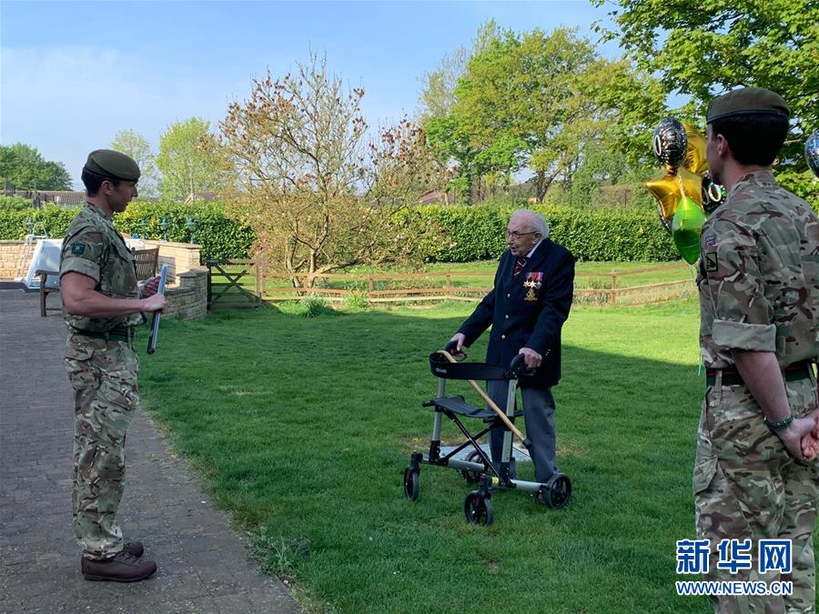 （國際疫情·圖文互動）（1）步行100圈的挑戰——英國99歲二戰老兵致敬戰“疫”勇者