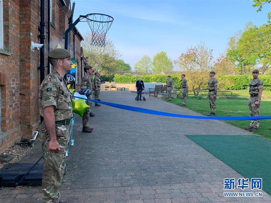 （國際疫情·圖文互動）（3）步行100圈的挑戰——英國99歲二戰老兵致敬戰“疫”勇者