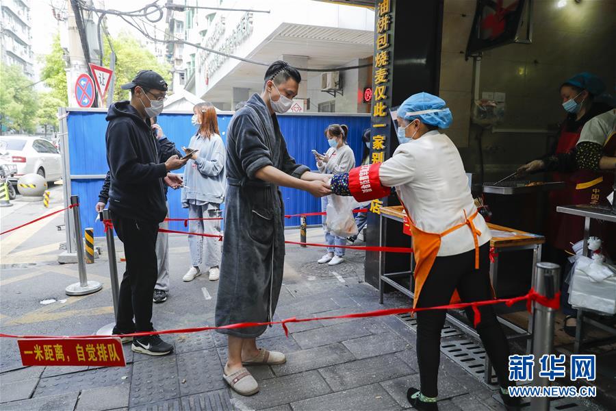 （新華全媒頭條·圖文互動）（15）江城“歸來” 不負韶華——武漢“解封”半月記