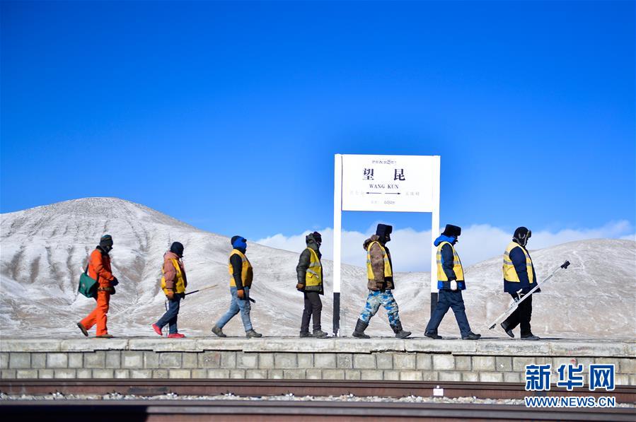 （新華全媒頭條·圖文互動）（2）用腳步和忠誠守護雪域天路——記青藏鐵路望昆線路車間副主任于本蕃