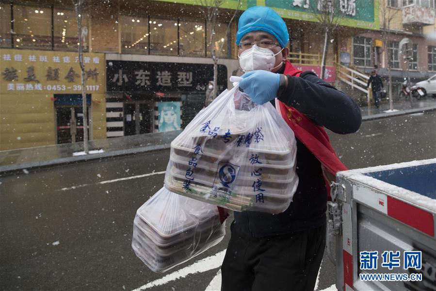 （新華全媒頭條·圖文互動）（12）戰斗在防疫最前沿——來自“五一”國際勞動節的致敬