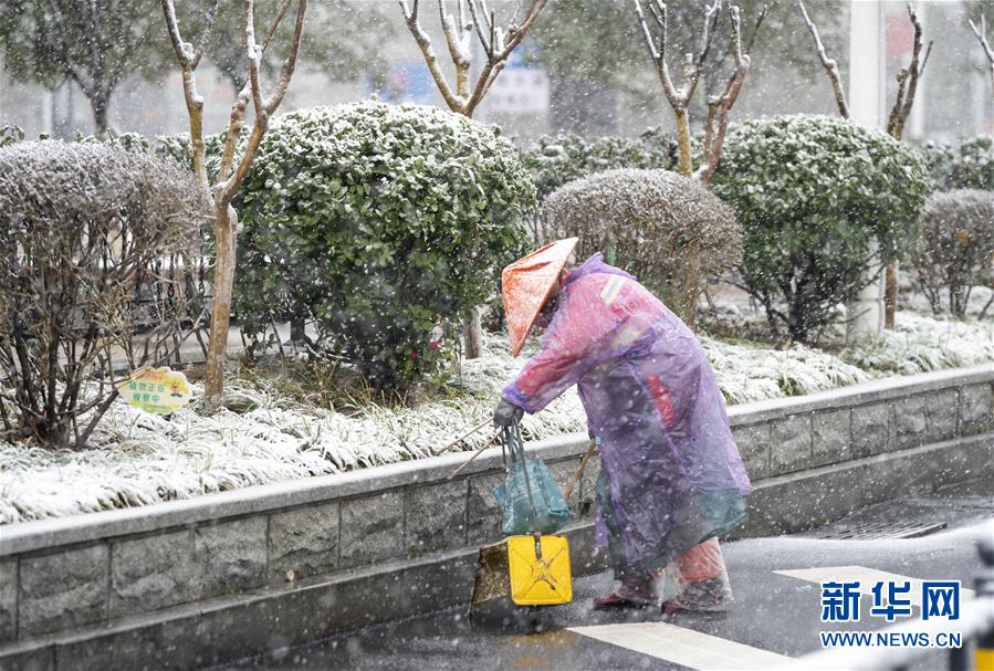 （新華全媒頭條·圖文互動）（31）風雨無阻向前進——寫在全國疫情防控阻擊戰取得重大戰略成果之際