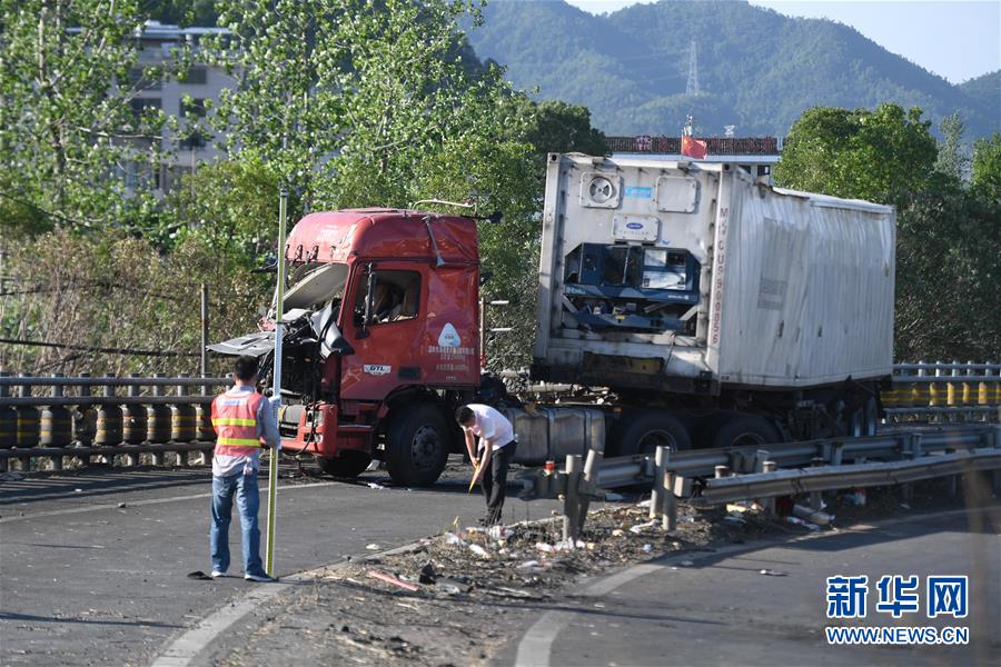 （社會）（2）國務(wù)院安委會決定對浙江溫嶺槽罐車爆炸事故查處實(shí)行掛牌督辦