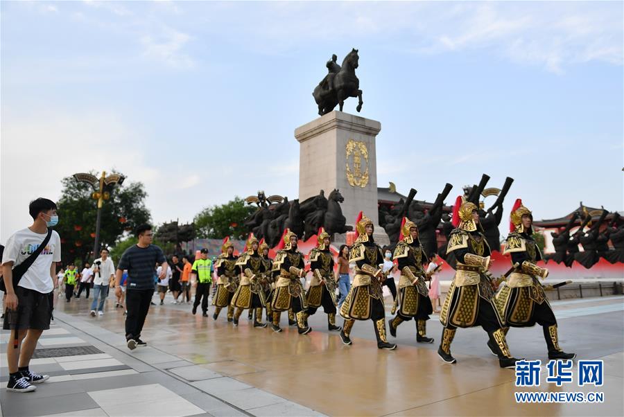 （新華全媒頭條·圖文互動）（3）線上線下消費升溫 文旅活動邁上“云端”——端午假期透視我國經濟高質量發展新動力