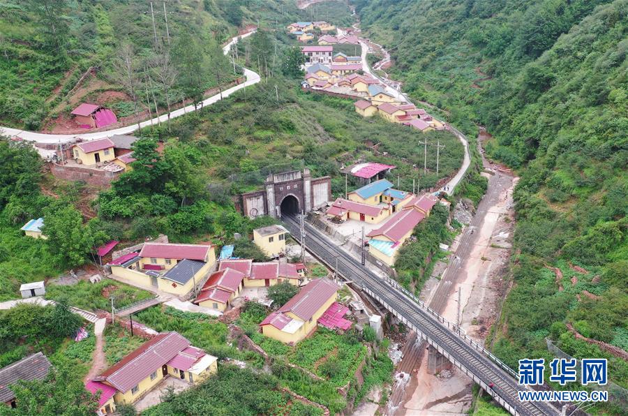 （新華全媒頭條·圖文互動）（10）自強的力量——成昆鐵路通車50年記