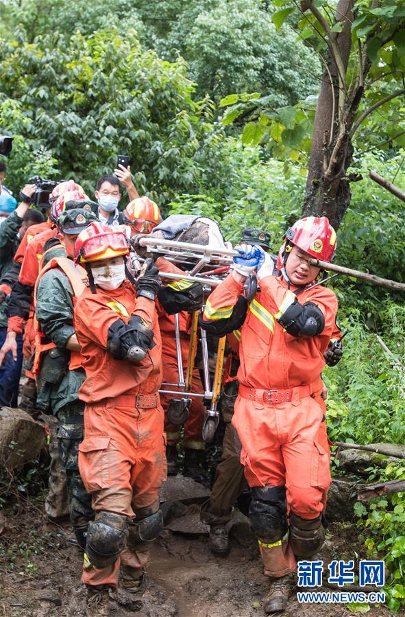 （防汛抗洪·圖文互動）（8）湖北黃梅山體滑坡事故救援紀實