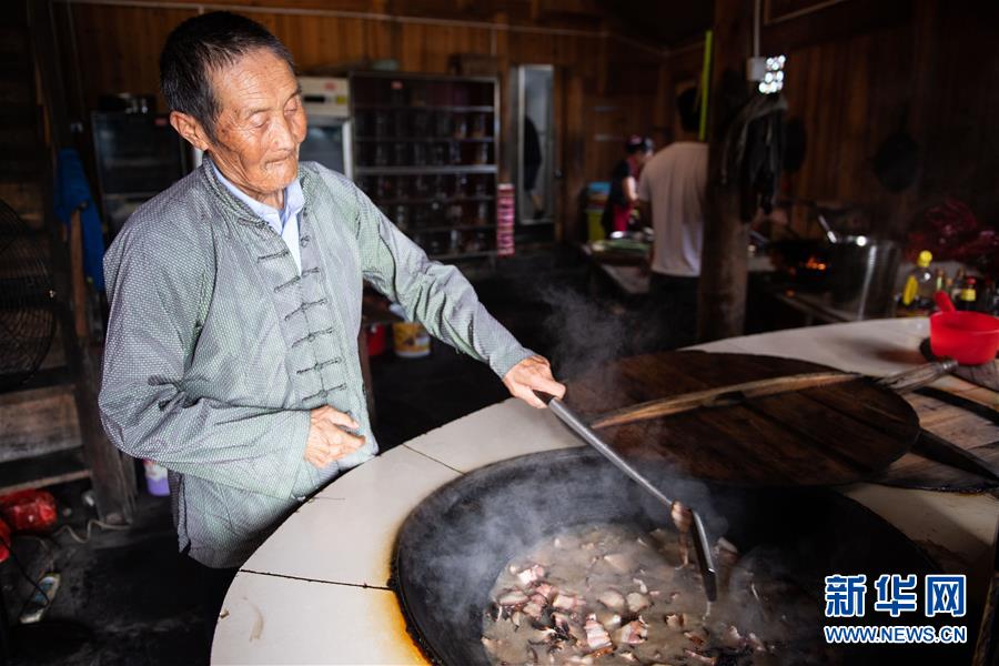 （新華全媒頭條·走向我們的小康生活·圖文互動）（8）那山，那人，那苗寨——十八洞村三代人的奮斗史