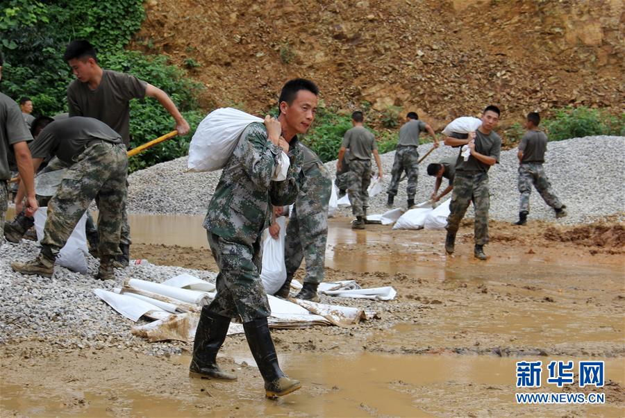 （防汛抗洪·圖文互動）（1）我們永遠是“兩不怕”精神傳人——陸軍第71集團軍200余名退伍老兵主動歸隊戰洪魔