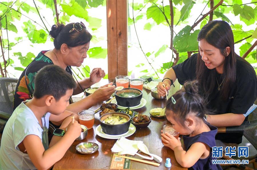 （在習近平新時代中國特色社會主義思想指引下——新時代新作為新篇章·習近平總書記關切事·圖文互動）（6）珍惜盤中餐，狠剎浪費風——各地積極行動堅決制止餐飲浪費