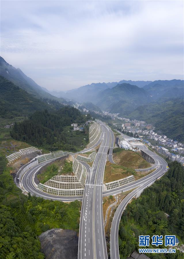 （圖文互動）（2）烏蒙山集中連片特困地區又添一條高速公路