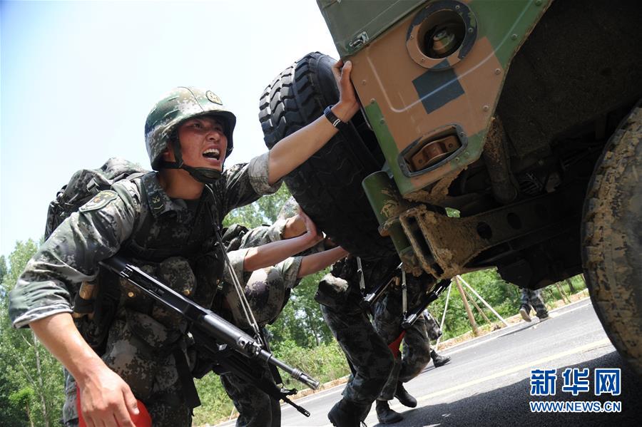 （在習近平強軍思想指引下·我們在戰位報告·圖文互動）（2）數字化勁旅的“士兵突擊”——陸軍第82集團軍某部牢記囑托練兵備戰記事