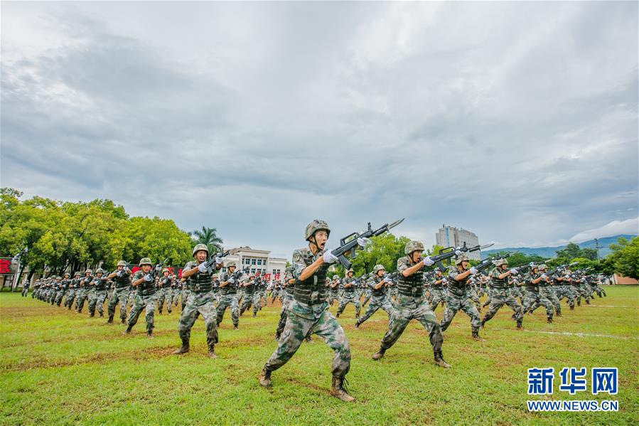 （在習(xí)近平強(qiáng)軍思想指引下·我們?cè)趹?zhàn)位報(bào)告·圖文互動(dòng)）（2）千里移防，鐵心跟黨走——南部戰(zhàn)區(qū)陸軍第75集團(tuán)軍某紅軍旅政治建軍、練兵備戰(zhàn)記事