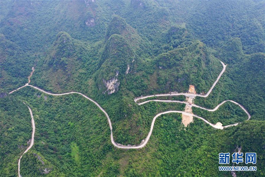 （新華全媒頭條·圖文互動）（2）“石山王國”筑路記