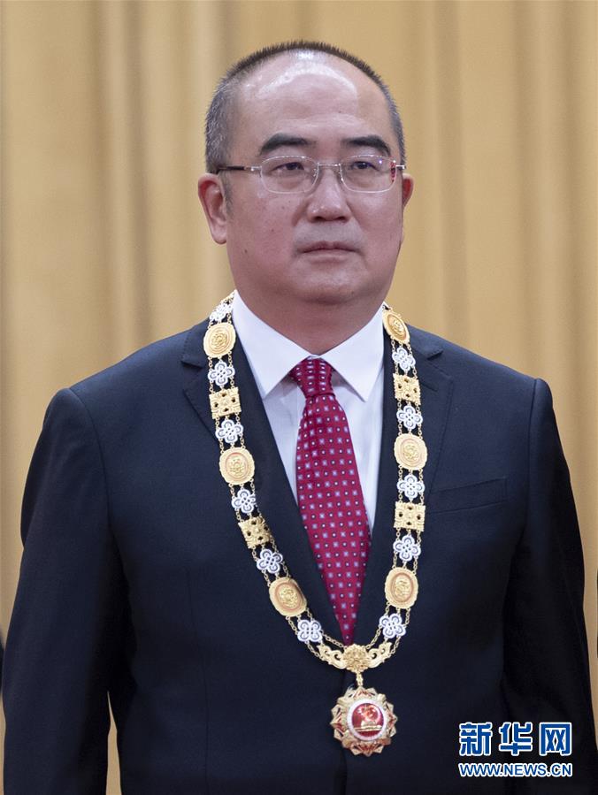 （抗疫先進事跡·圖文互動）（1）張定宇：疫情“暴風眼”里，“漸凍”之軀與時間賽跑