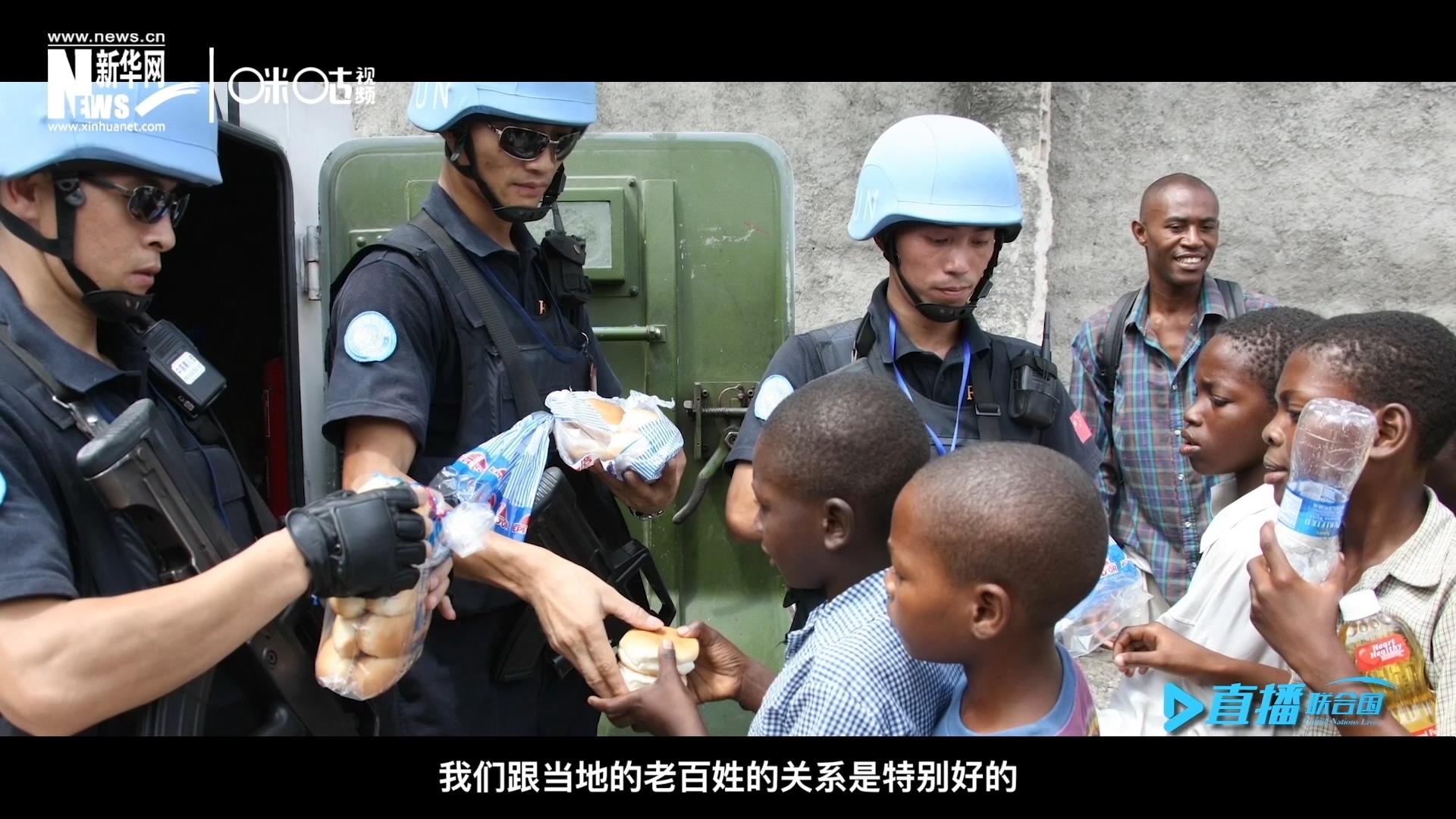 這群胸前印著五星紅旗的警察，在當地民眾心里有著沉甸甸的份量，也傳遞出許多的善意與感動。