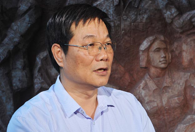我們把黨的政治優勢和現代企業制度優勢結合起來，建立完善決策、執行、監督三個體系。