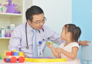 加強(qiáng)兒科醫(yī)生、助產(chǎn)士等緊缺人才培養(yǎng)