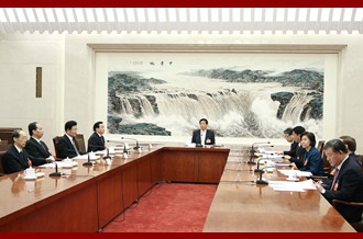 十三屆全國人大一次會議主席團常務主席第六次會議舉行 栗戰書主持