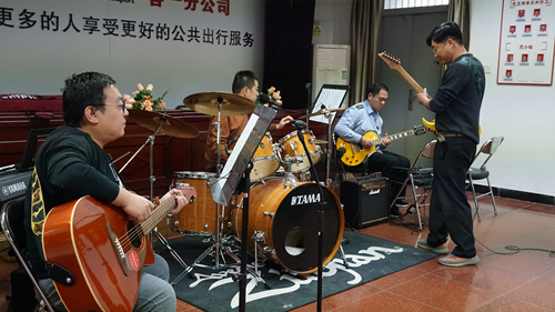 追夢中國人|侯孝輝：左手方向盤，右手麥克風