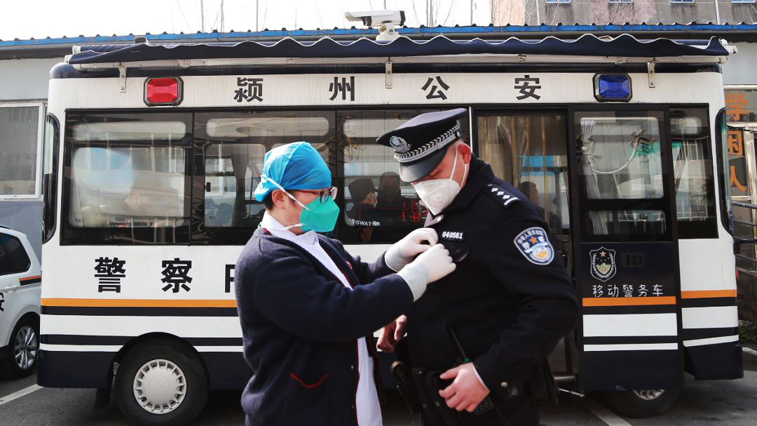 警察魏云龍：咫尺之間，各自奮戰