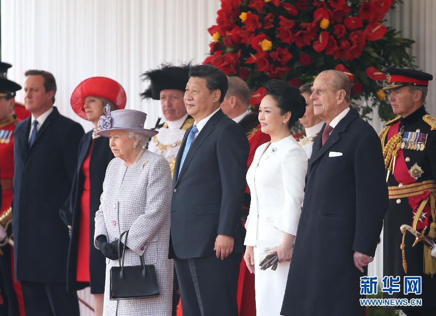 10月20日，對英國進行國事訪問的國家主席習近平出席英國女王伊麗莎白二世在倫敦騎兵檢閱場舉行的隆重歡迎儀式。 新華社記者 龐興雷 攝