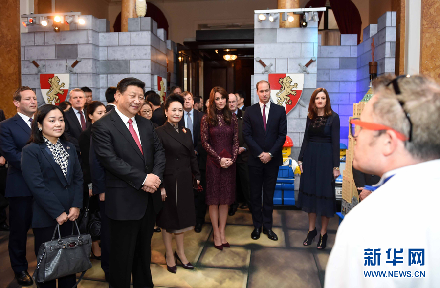 10月21日，國家主席習近平和夫人彭麗媛在英國威廉王子夫婦陪同下，出席在倫敦舉行的中英創意產業展。 新華社記者 張鐸 攝