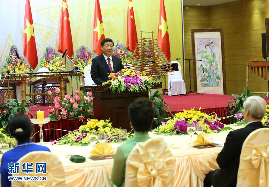 11月5日，中共中央總書記、國家主席習近平和夫人彭麗媛出席越共中央總書記阮富仲和越南國家主席張晉創在河內國際會議中心舉行的盛大歡迎晚宴。新華社記者 龐興雷 攝 
