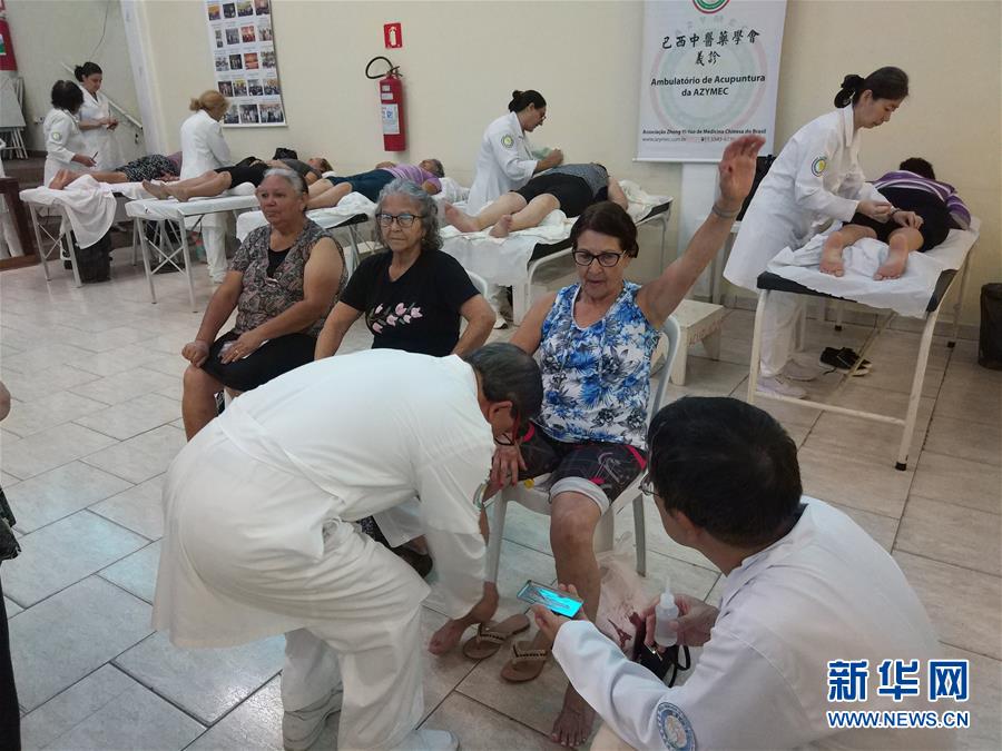 (國際·圖文互動)(1)針灸義診惠及巴西當地老人