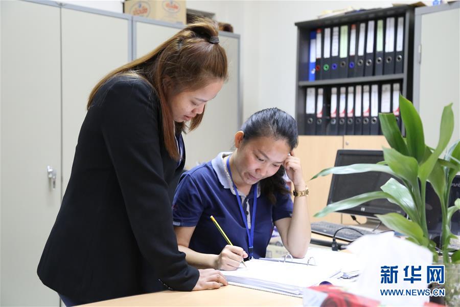 （國際·圖文互動）（1）通訊：“信守承諾，一諾千金”——一個老撾女孩在中國企業(yè)的十年成長史