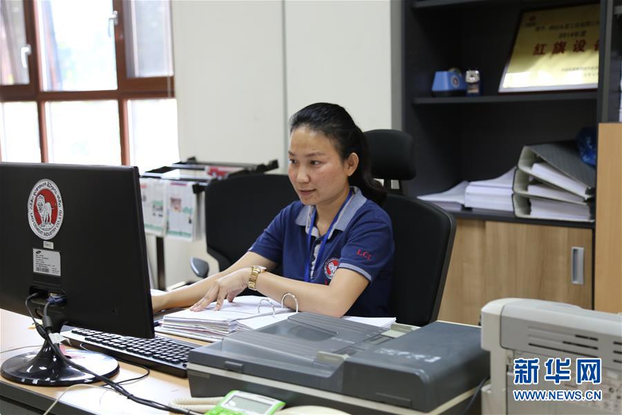 （國際·圖文互動）（2）通訊：“信守承諾，一諾千金”——一個老撾女孩在中國企業(yè)的十年成長史