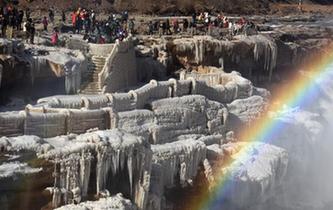 黃河壺口瀑布現冰瀑彩虹美景