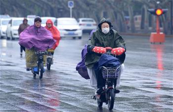 氣溫“跳水” 風(fēng)雨來(lái)襲